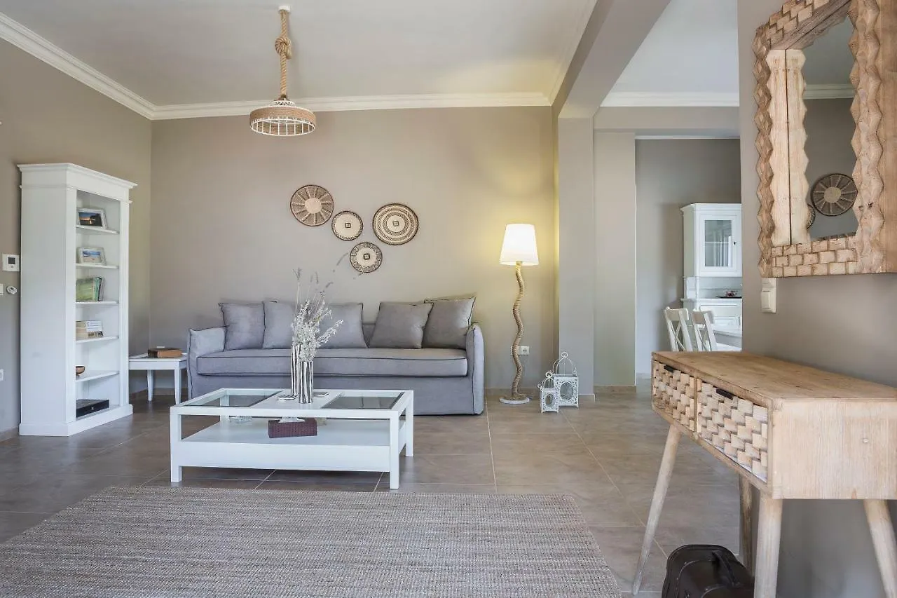 Julia'S Villa Style Apartment Kástron