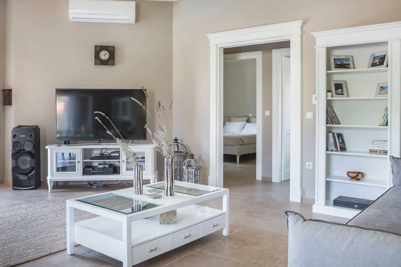 Julia'S Villa Style Apartment Kástron