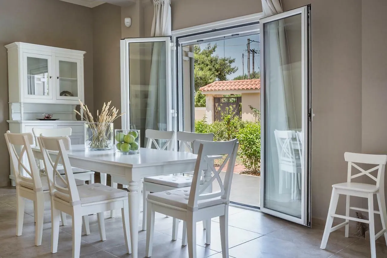 Julia'S Villa Style Apartment Kástron
